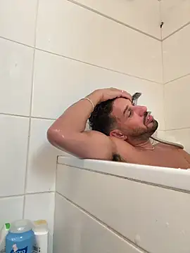 Snapshot of husbandandwifetobe chatting on October 17, 9:23 am husbandandwifetobe online show from October 17, 9:23 am