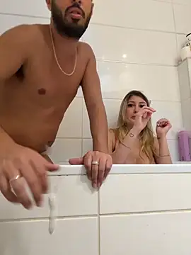 Snapshot of husbandandwifetobe chatting on November 22, 3:49 am husbandandwifetobe online show from November 22, 3:49 am