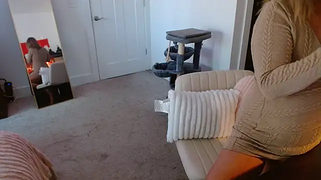 Milfy2017 online show from October 17, 8:55 pm