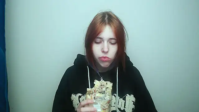 Snapshot of GuessMe___ chatting on December 5, 3:37 am GuessMe online show from December 5, 3:37 am