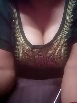 Snapshot of TINASONI chatting on July 9, 12:31 pm TINASONI online show from July 9, 12:31 pm
