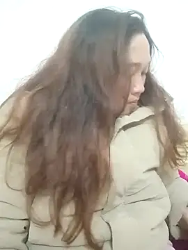 miumiu 00 online show from February 5, 12:10 pm