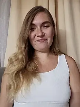 KisaVixen online show from September 9, 6:40 pm