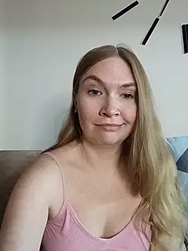 KisaVixen online show from April 6, 5:36 pm