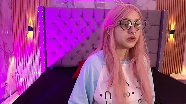 Suxan White  online show from November 17, 11:49 am