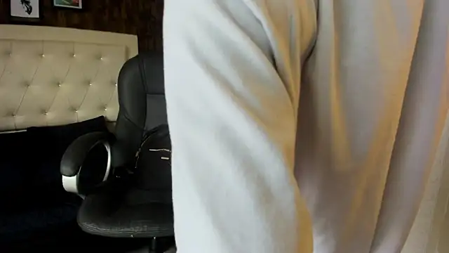 Snapshot of celeste__clark chatting on November 12, 1:44 pm celeste clark online show from November 12, 1:44 pm