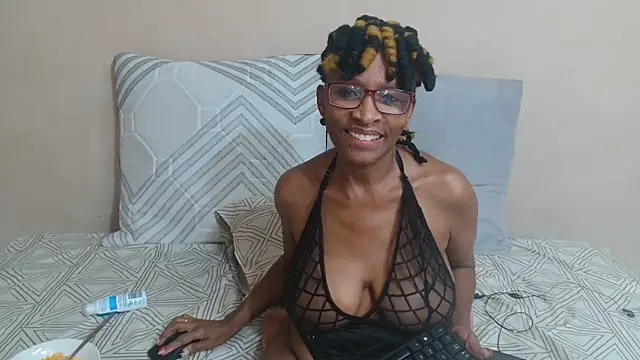 Snapshot of SugarPoppy24xxx chatting on September 28, 3:23 am SugarPoppy24xxx online show from September 28, 3:23 am