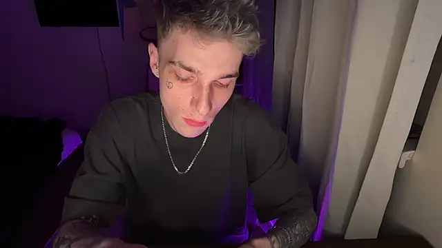 davesinner online show from April 6, 7:37 pm