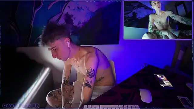 Snapshot of davesinner chatting on May 21, 11:56 pm davesinner online show from May 21, 11:56 pm