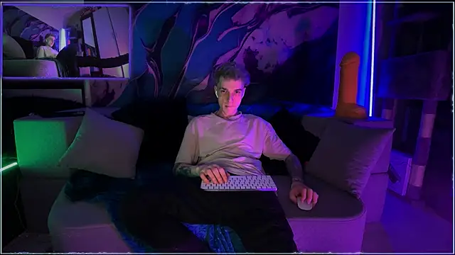 Snapshot of davesinner chatting on May 25, 11:44 pm davesinner online show from May 25, 11:44 pm