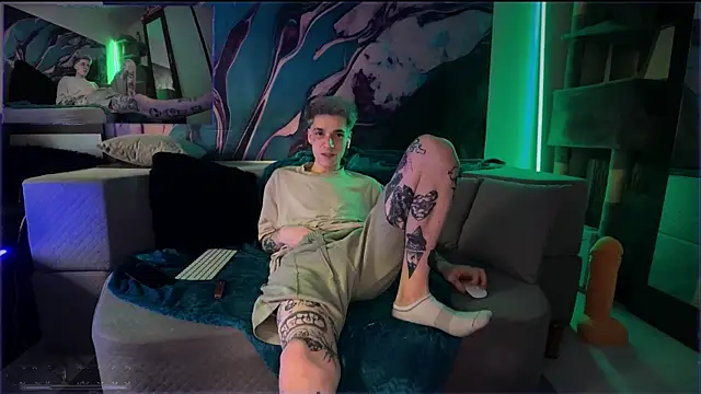 Snapshot of davesinner chatting on May 26, 12:12 pm davesinner online show from May 26, 12:12 pm
