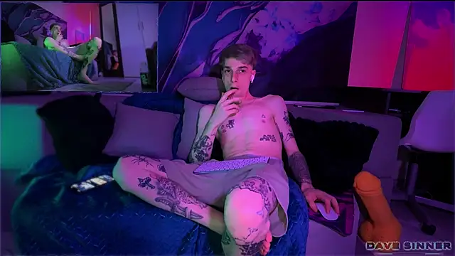 Snapshot of davesinner chatting on May 27, 12:40 am davesinner online show from May 27, 12:40 am