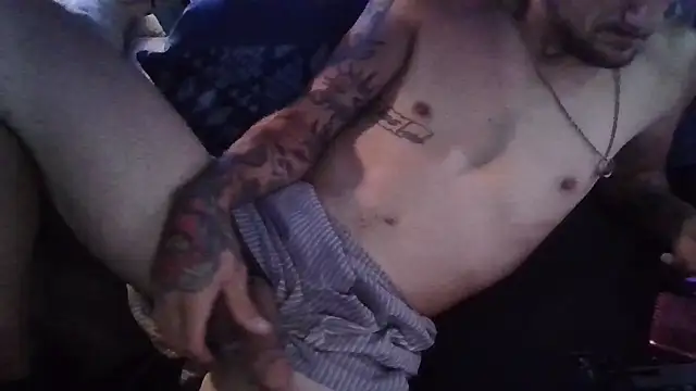 Snapshot of longdme33 chatting on October 6, 8:50 pm longdme33 online show from October 6, 8:50 pm