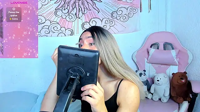 Snapshot of brihanna_cooper chatting on May 16, 2:49 pm brihanna cooper online show from May 16, 2:49 pm