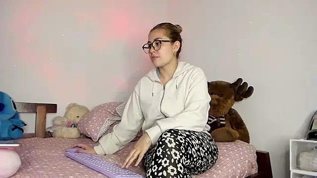 min-ji online show from April 24, 8:44 pm