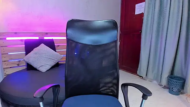 Snapshot of Daiisy_kiss chatting on November 24, 7:24 pm Daiisy kiss online show from November 24, 7:24 pm