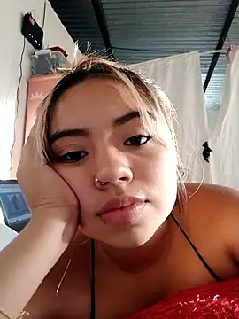 Snapshot of Emily__Hott chatting on November 2, 9:39 pm Emily Hott online show from November 2, 9:39 pm