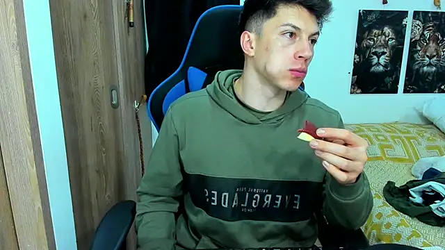 Snapshot of javiersexymann chatting on December 29, 3:22 am javiersexymann online show from December 29, 3:22 am