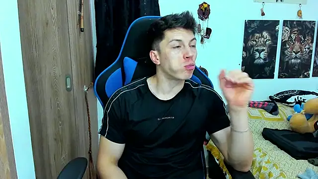 Snapshot of javiersexymann chatting on December 31, 4:04 pm javiersexymann online show from December 31, 4:04 pm