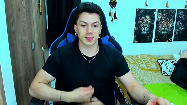 Snapshot of javiersexymann chatting on January 5, 12:09 am javiersexymann online show from January 5, 12:09 am