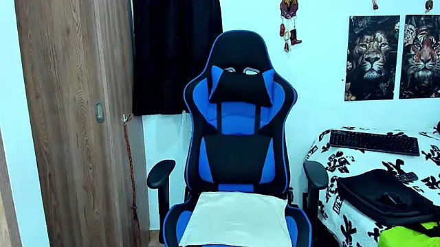 Snapshot of javiersexymann chatting on February 11, 6:08 am javiersexymann online show from February 11, 6:08 am