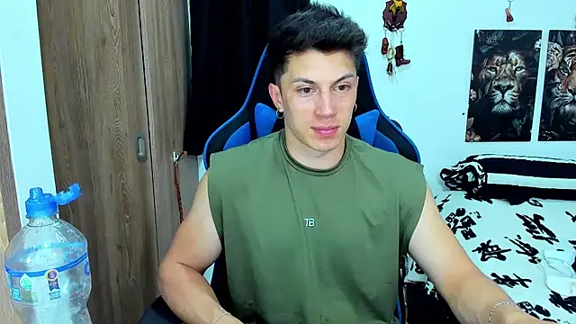 Snapshot of javiersexymann chatting on February 11, 10:18 pm javiersexymann online show from February 11, 10:18 pm