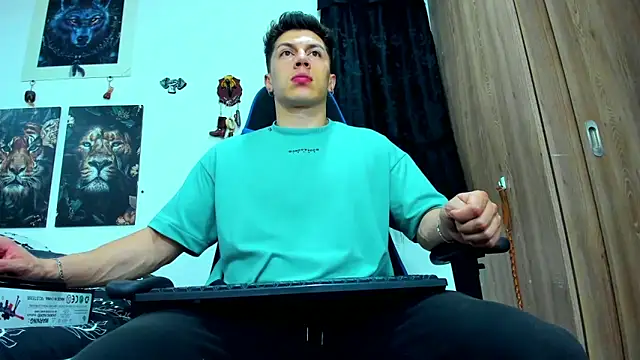 Snapshot of javiersexymann chatting on March 21, 4:39 am javiersexymann online show from March 21, 4:39 am