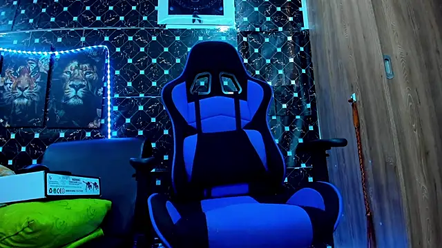 Snapshot of javiersexymann chatting on September 24, 10:02 pm javiersexymann online show from September 24, 10:02 pm