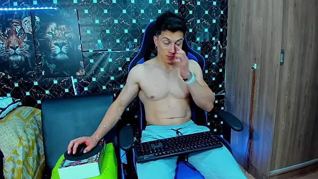 Snapshot of javiersexymann chatting on September 28, 4:07 am javiersexymann online show from September 28, 4:07 am