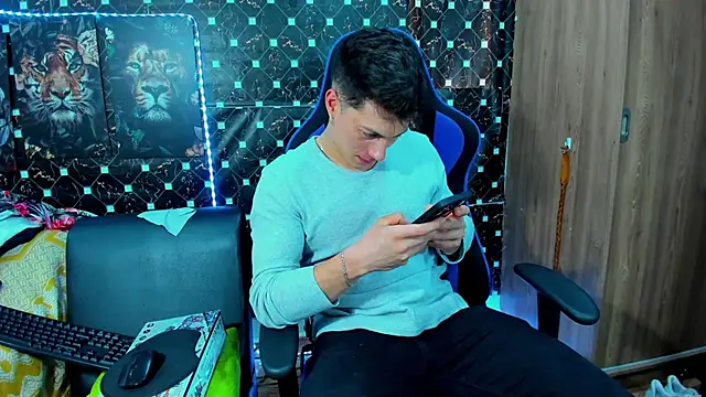 Snapshot of javiersexymann chatting on October 1, 9:21 pm javiersexymann online show from October 1, 9:21 pm