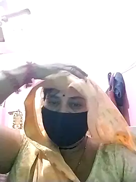 Rajnee33A online show from April 17, 4:54 pm