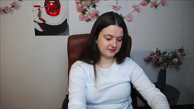 Snapshot of MavkaCute chatting on November 15, 7:32 pm MavkaCute online show from November 15, 7:32 pm