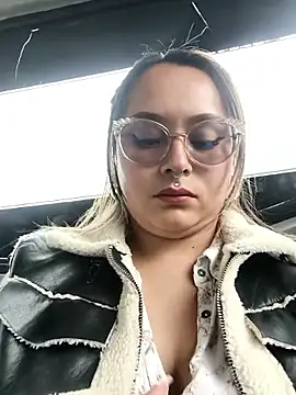 Snapshot of Eiimy_pretty chatting on December 5, 7:21 pm Eiimy pretty online show from December 5, 7:21 pm