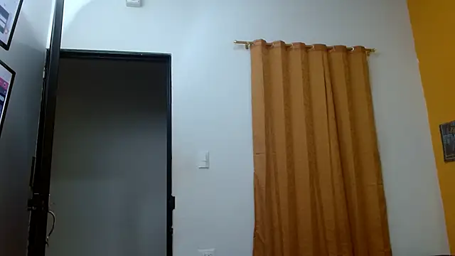 Snapshot of skinnyverus18 chatting on September 20, 7:04 pm skinnyverus18 online show from September 20, 7:04 pm