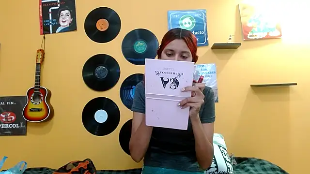 Snapshot of skinnyverus18 chatting on October 6, 7:00 pm skinnyverus18 online show from October 6, 7:00 pm