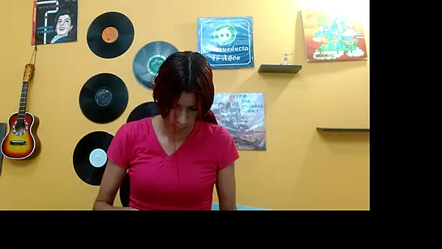 Snapshot of skinnyverus18 chatting on October 11, 6:50 pm skinnyverus18 online show from October 11, 6:50 pm