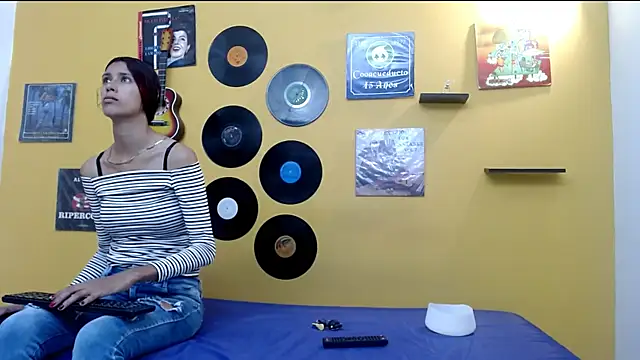 Snapshot of skinnyverus18 chatting on May 10, 5:07 pm skinnyverus18 online show from May 10, 5:07 pm