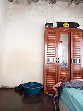 Snapshot of small_D94 chatting on September 27, 7:02 am small D94 online show from September 27, 7:02 am