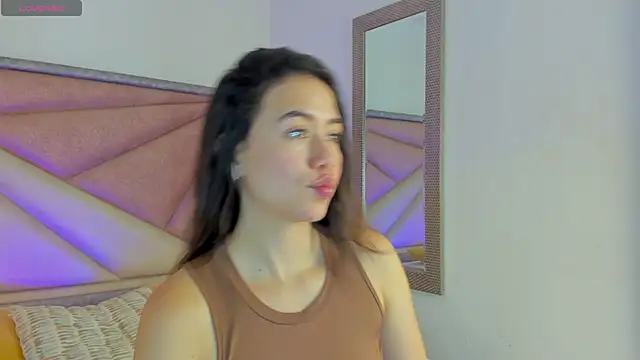 SaraWagner  online show from April 18, 12:25 am