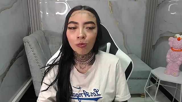Snapshot of Ashley_Blum_v chatting on October 8, 8:17 pm Ashley Blum v online show from October 8, 8:17 pm