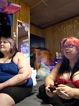 Snapshot of GoddessDess chatting on May 19, 9:32 pm GoddessDess online show from May 19, 9:32 pm