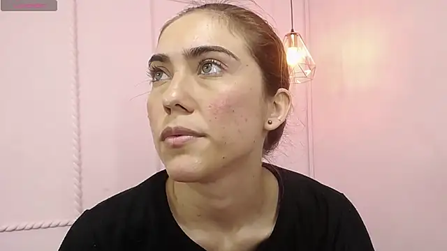 Snapshot of danna7cute chatting on October 7, 9:45 pm danna7cute online show from October 7, 9:45 pm