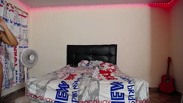 Snapshot of alohacamgirl chatting on November 13, 9:58 pm alohacamgirl online show from November 13, 9:58 pm