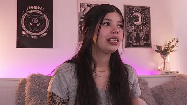 Snapshot of sophieee_art chatting on September 8, 7:02 pm sophieee art online show from September 8, 7:02 pm