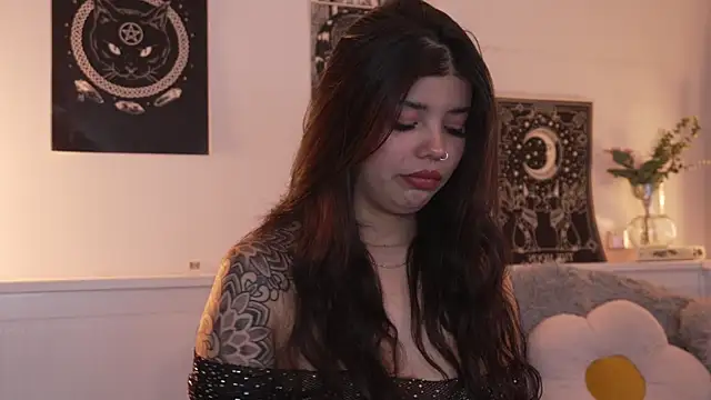 Snapshot of sophieee_art chatting on September 28, 12:49 am sophieee art online show from September 28, 12:49 am