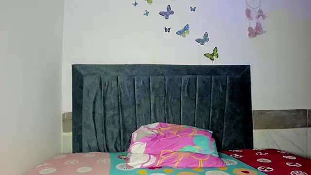 emmie bunny online show from April 6, 1:58 am