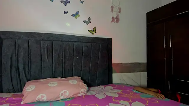 emmie bunny online show from April 13, 1:22 am