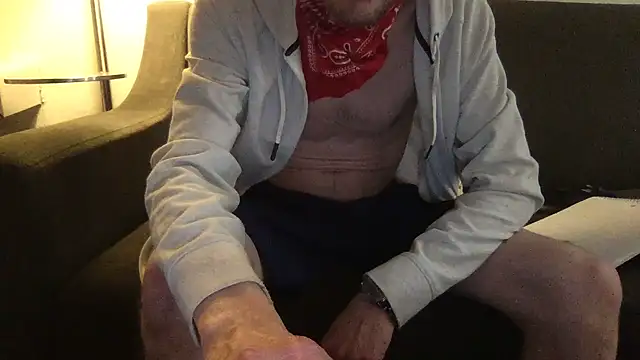 Snapshot of handyman7766 chatting on March 18, 5:31 am handyman7766 online show from March 18, 5:31 am