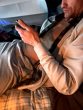 Snapshot of handyman7766 chatting on November 15, 9:00 pm handyman7766 online show from November 15, 9:00 pm