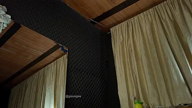 Snapshot of gigifontaine__ chatting on January 11, 8:58 pm gigifontaine online show from January 11, 8:58 pm